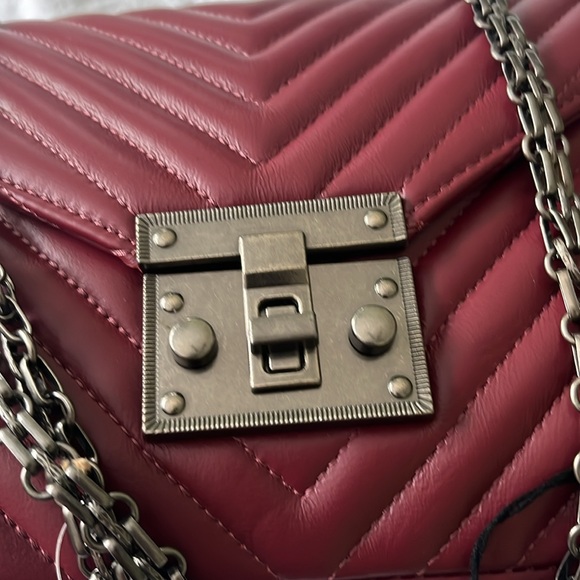 CHIARA FERRETTI Ruby Red Italian Leather Chain Shoulder Bag - Picture 4 of 6